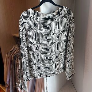 Zara Black and White Graphic Blouse Relaxed Fit with draw string on bottom XL